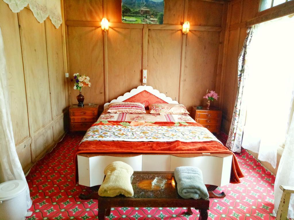 Hotel New Bul Bul Group Of Houseboats Srinagar Durgjan Exterior foto