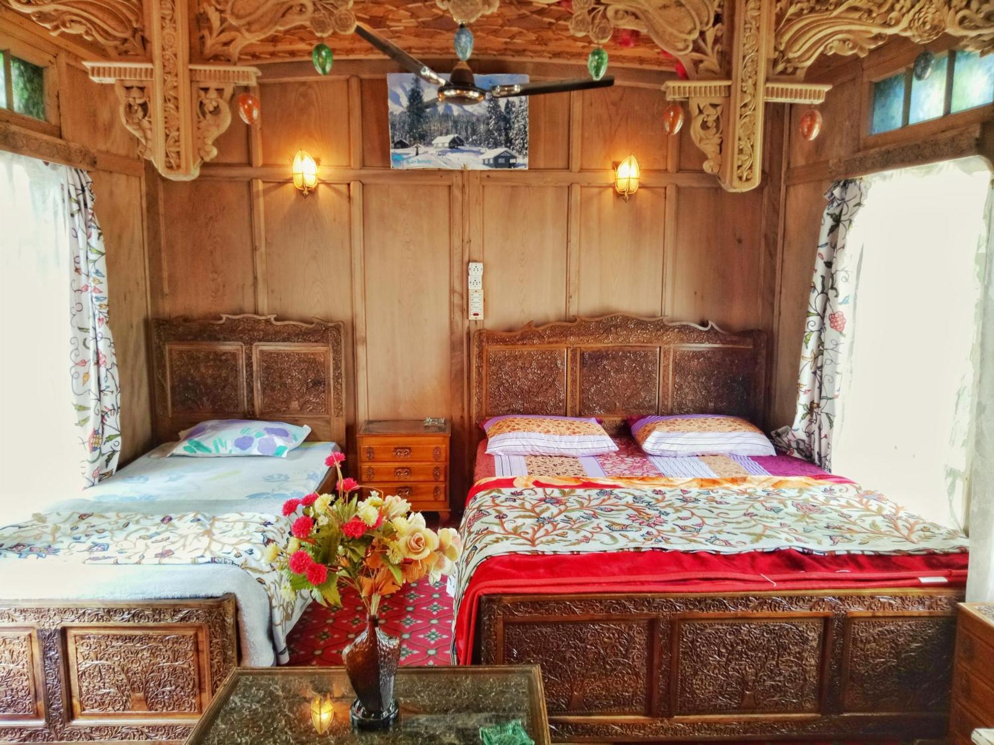 Hotel New Bul Bul Group Of Houseboats Srinagar Durgjan Exterior foto