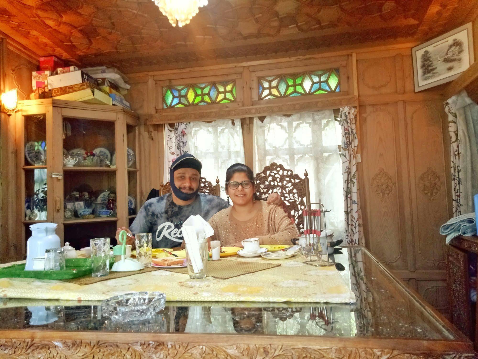 Hotel New Bul Bul Group Of Houseboats Srinagar Durgjan Exterior foto