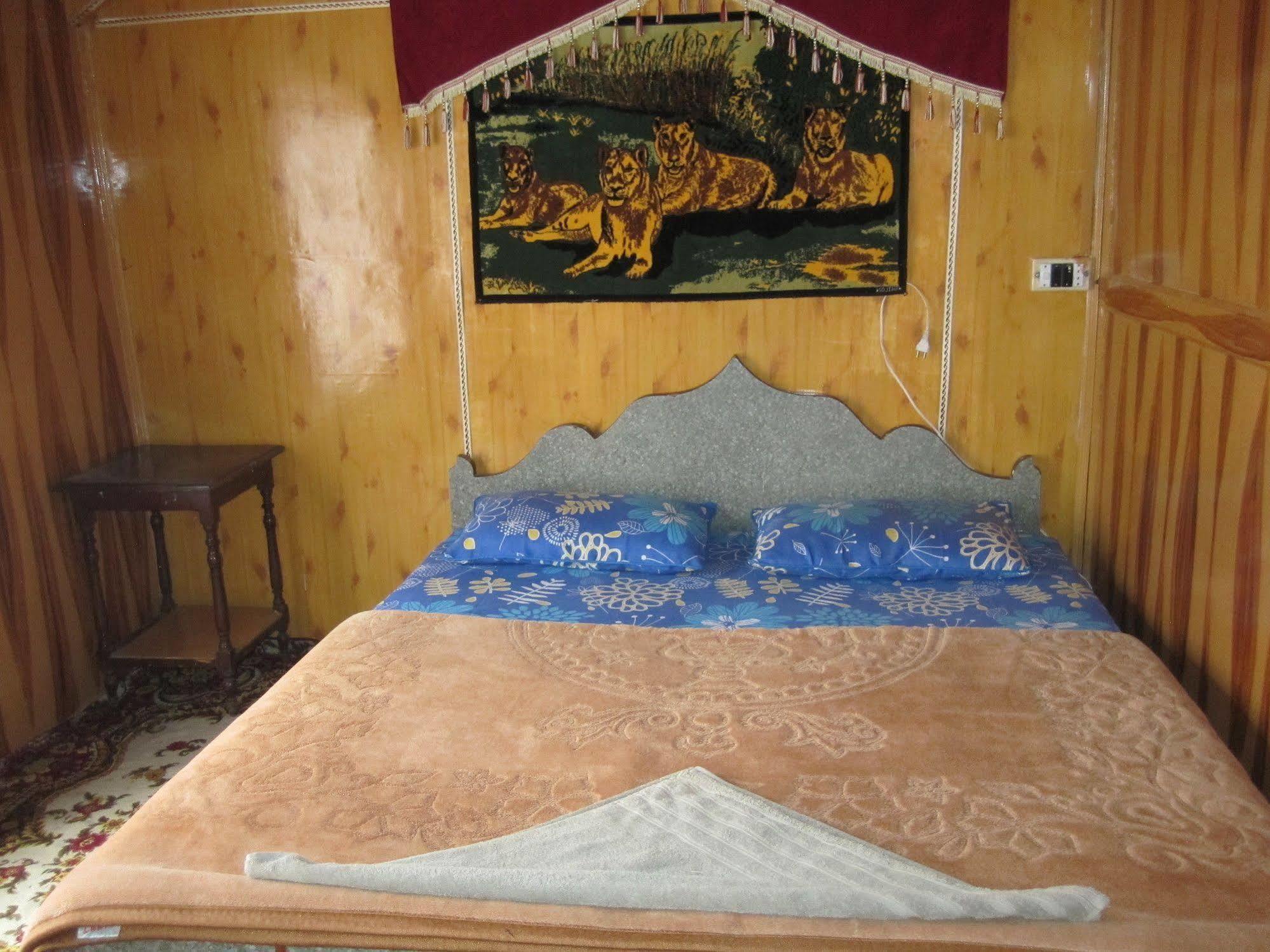 Hotel New Bul Bul Group Of Houseboats Srinagar Durgjan Exterior foto