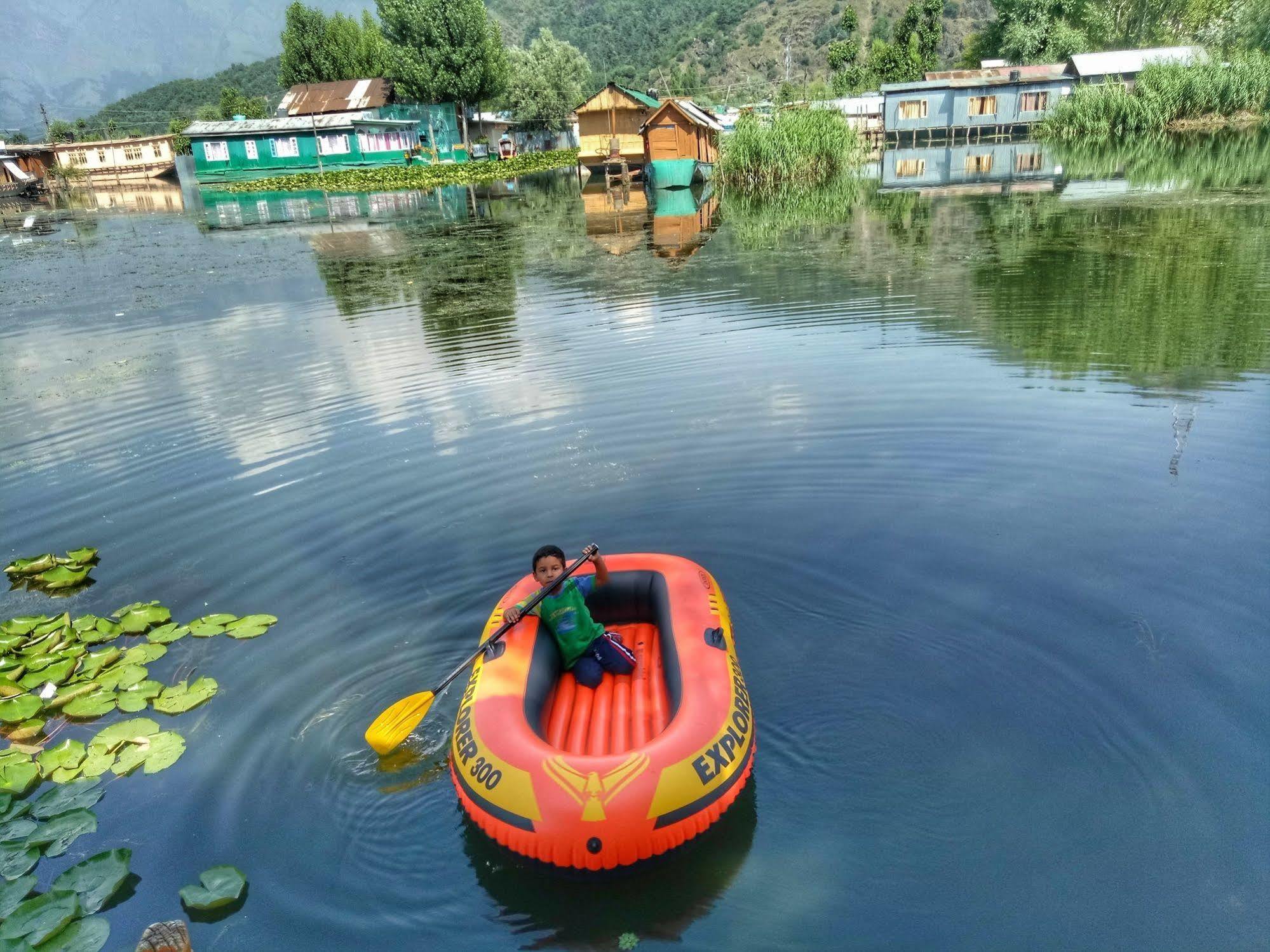 Hotel New Bul Bul Group Of Houseboats Srinagar Durgjan Exterior foto