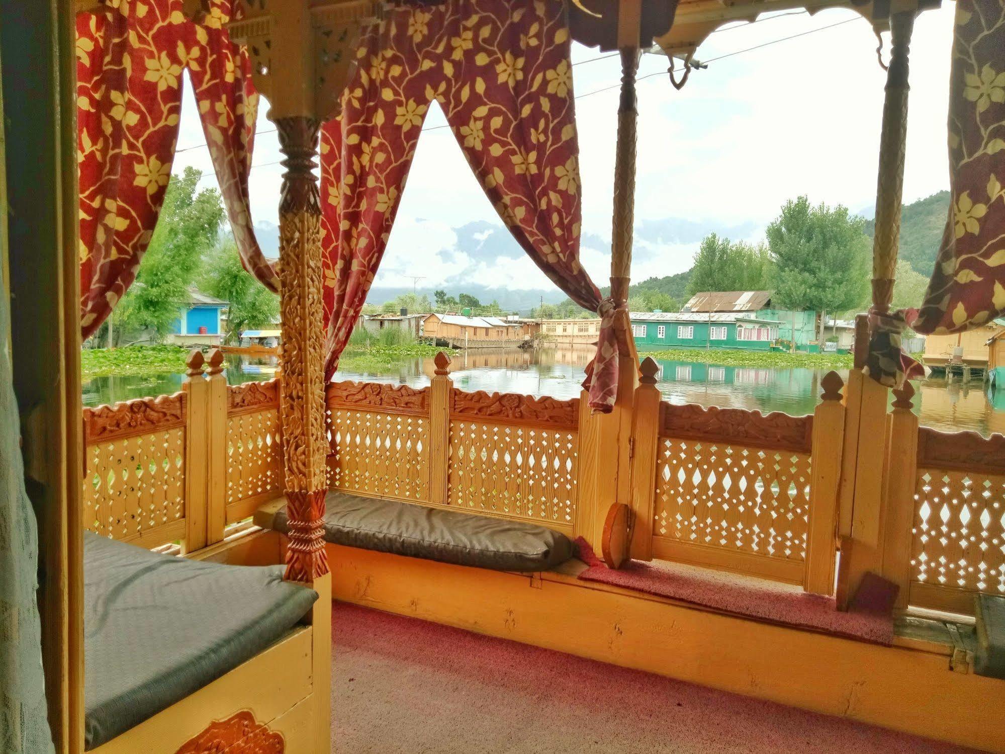 Hotel New Bul Bul Group Of Houseboats Srinagar Durgjan Exterior foto
